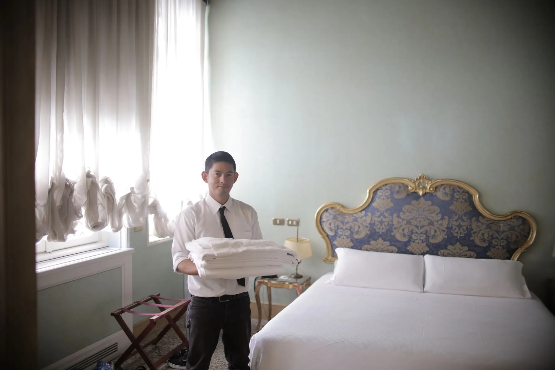 黑龙江服装加工厂如何选择面料与工艺？旺裁衣为您解析服饰生产全流程