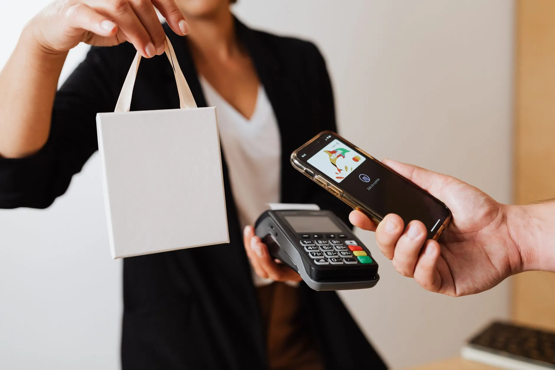 服装制�产品型号参数对比分析：旺裁衣系列功能面料应用