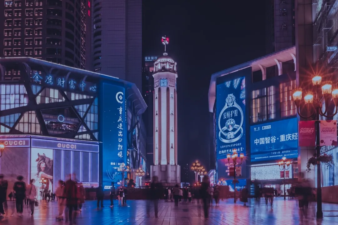 服装制造中高端面料裁剪工艺对比：效率与品质的平衡方案