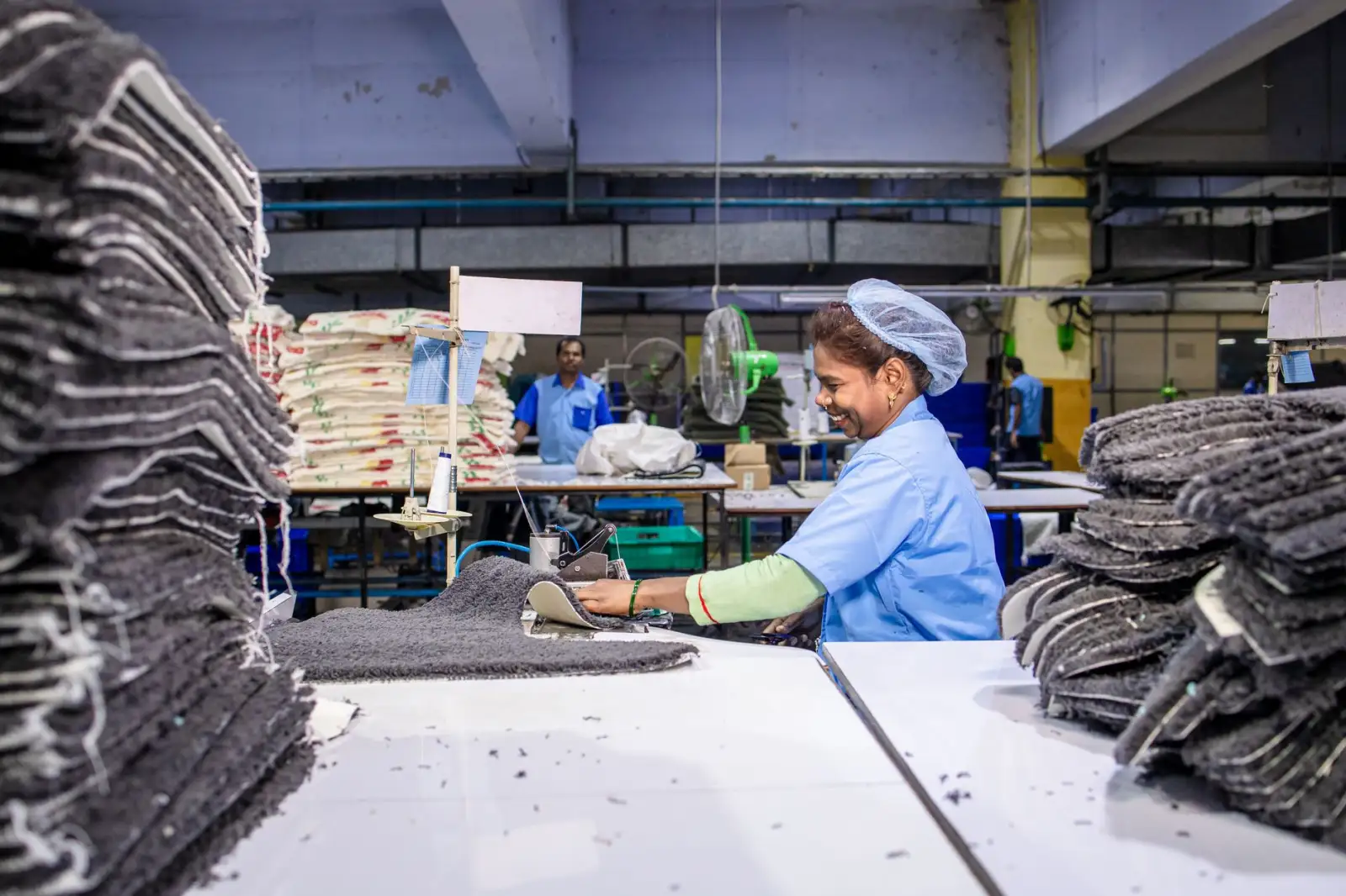 服装加工与服饰生产模式对比：品牌客户如何选择适合的代工合作方式