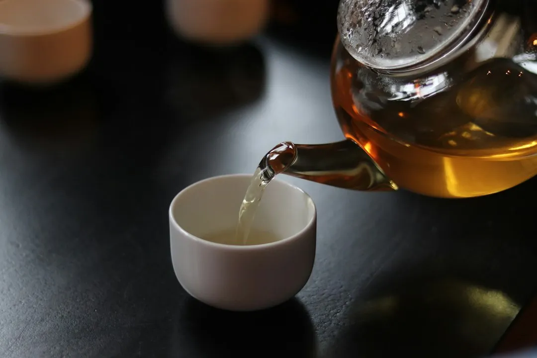 服装制造企业服饰生产设备选型与效率对比分析